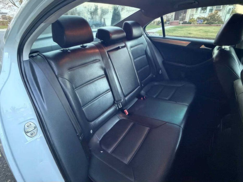 Volkswagen Jetta Sport      2015