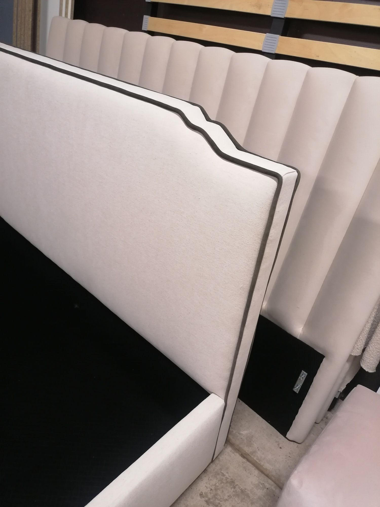 Łóżko tapicerowane proste zaglowie szenil wężyk na wymiar producent
