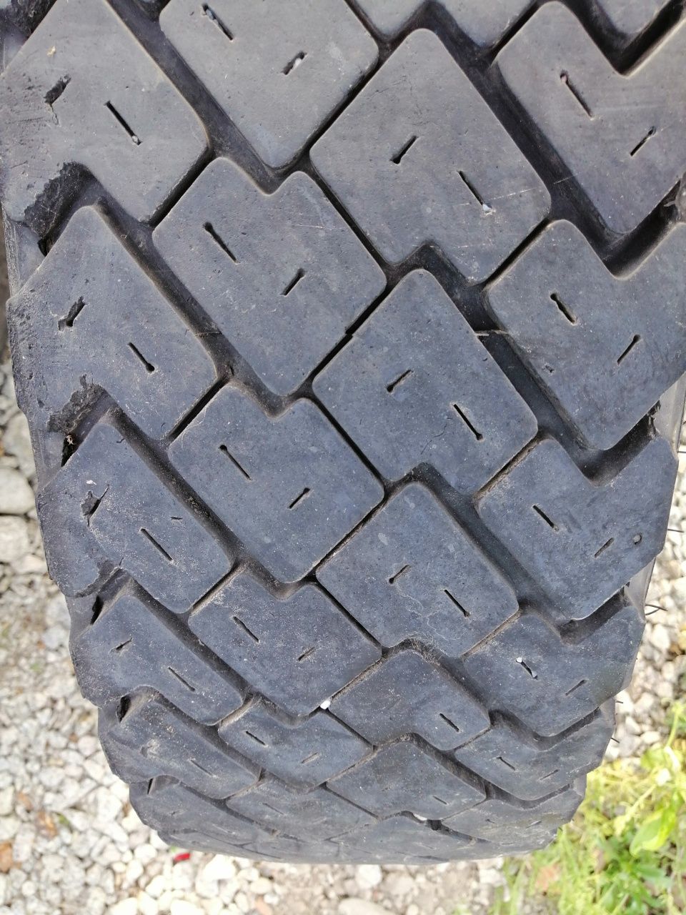 Opona 215/75 R17,5