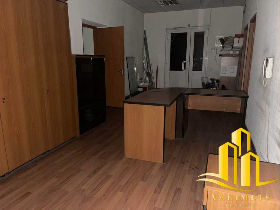 Продаж офісного приміщення 112 кв.м. на 1 поверсі на вул. Космічна 3