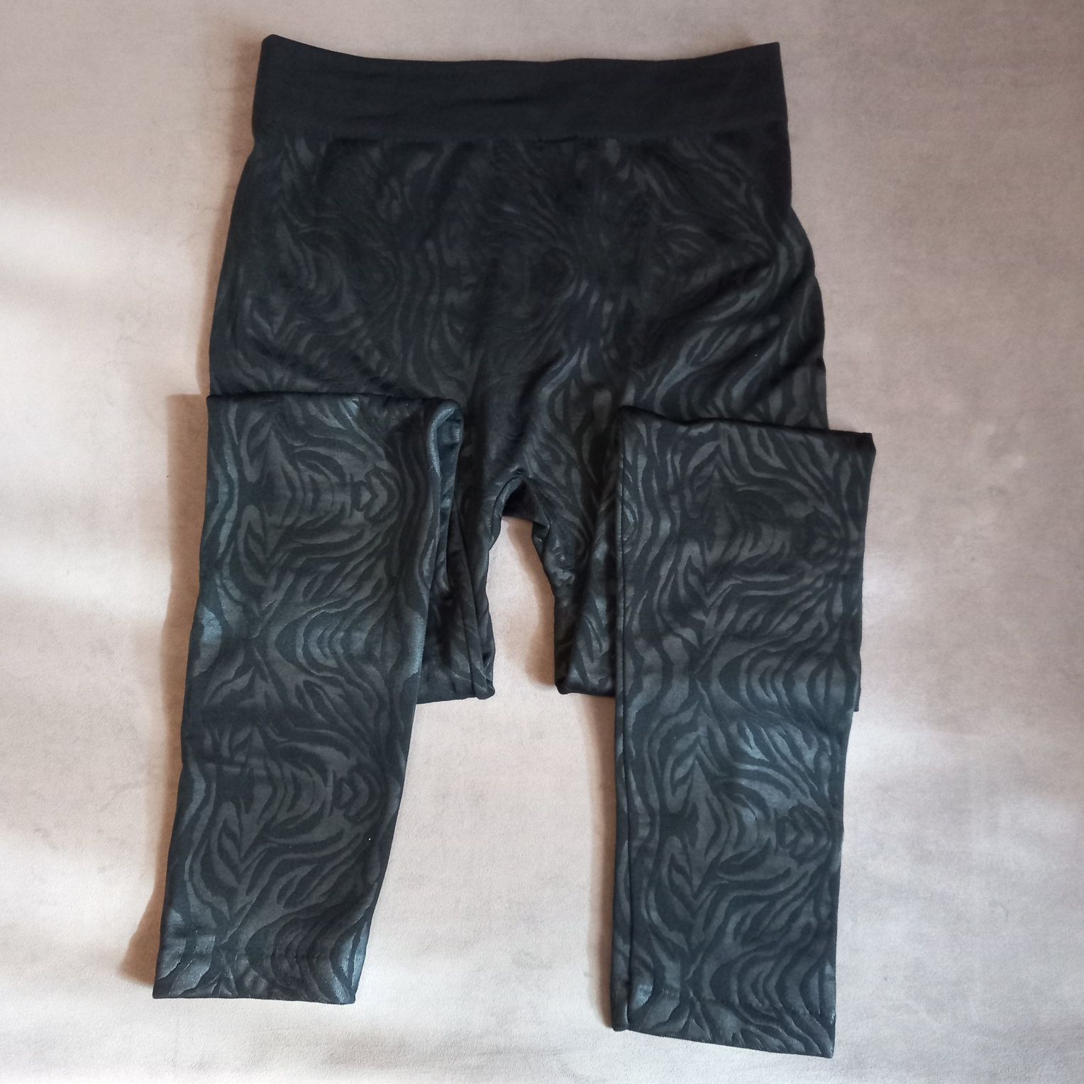 Legginsy damskie srebrno -czarne  ocieplane- XL