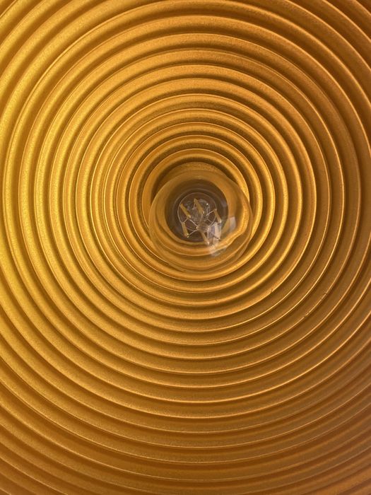 Candeeiro preto e dourado (lâmpada incluída)