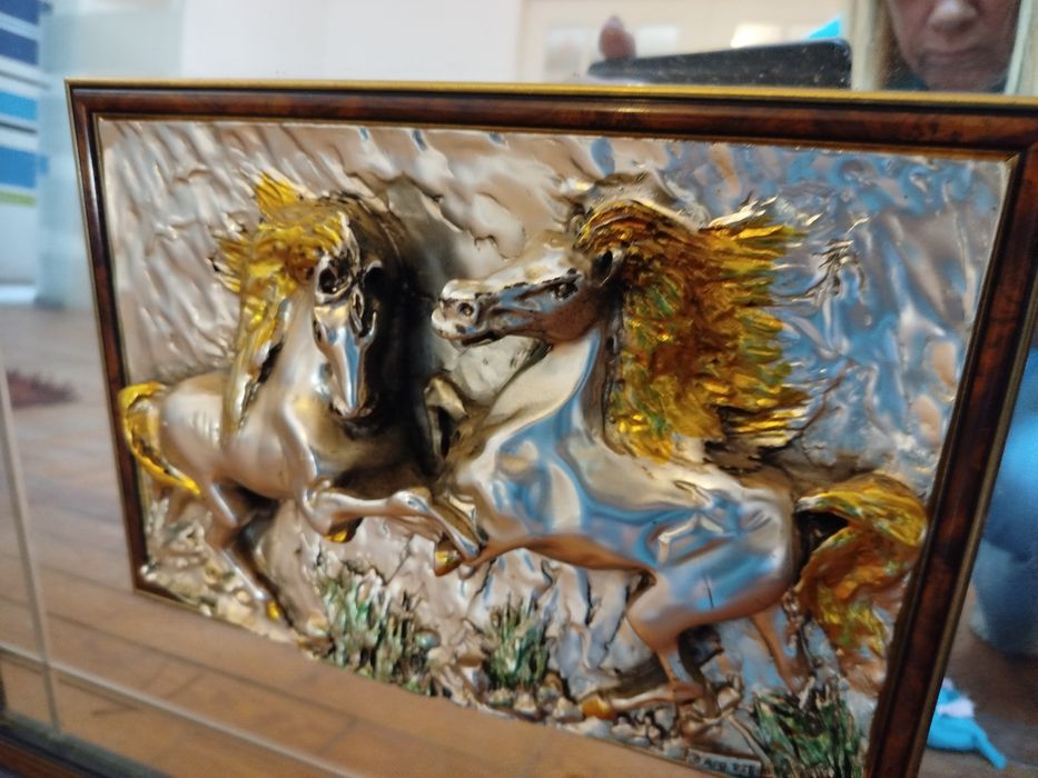 Vendo quadros com gravuras em ponto cruz , motivos religiosos e outros