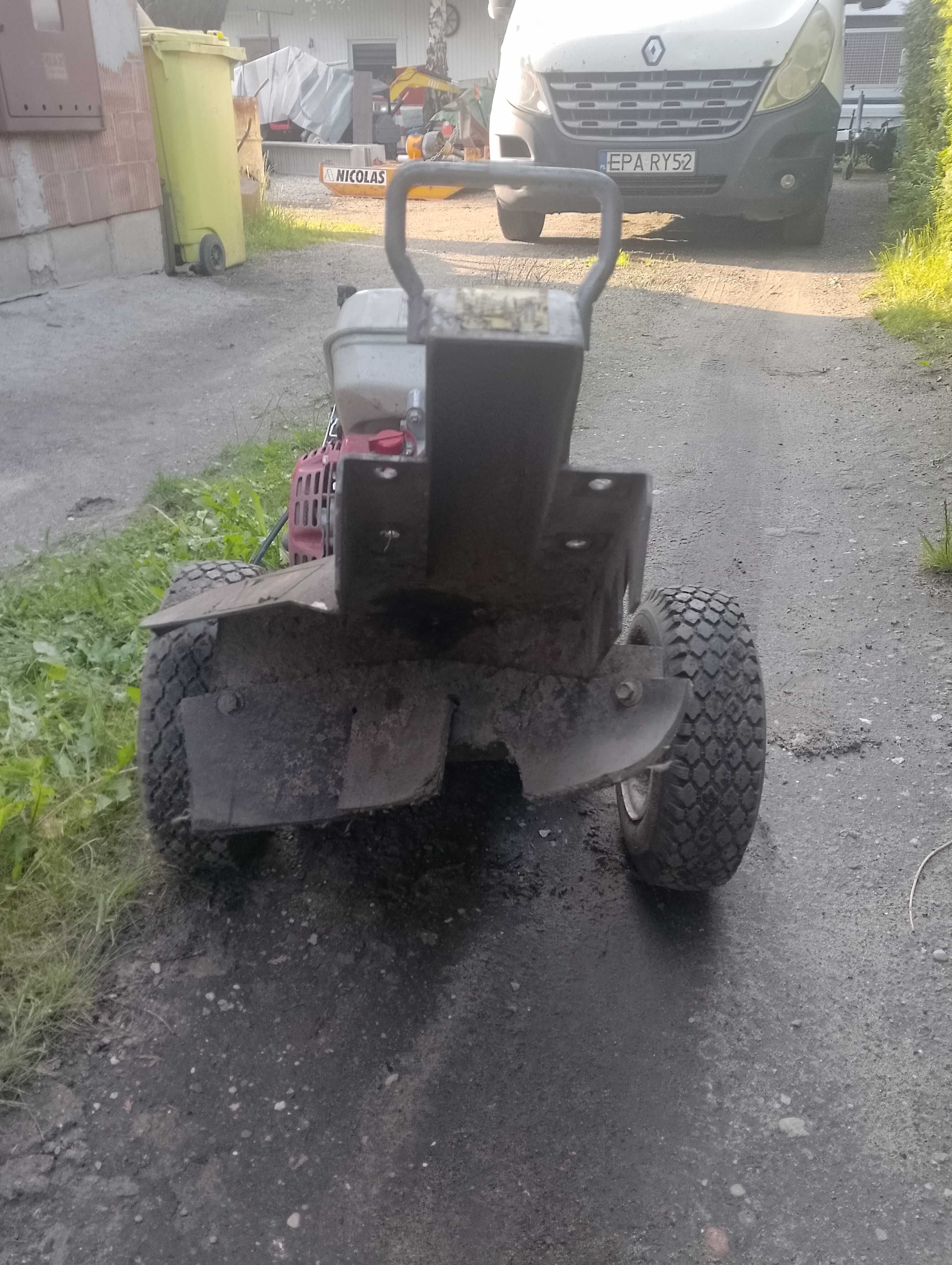 Frezarka (rozdrabniarka) do pni Dosko 200-6H Honda silnik