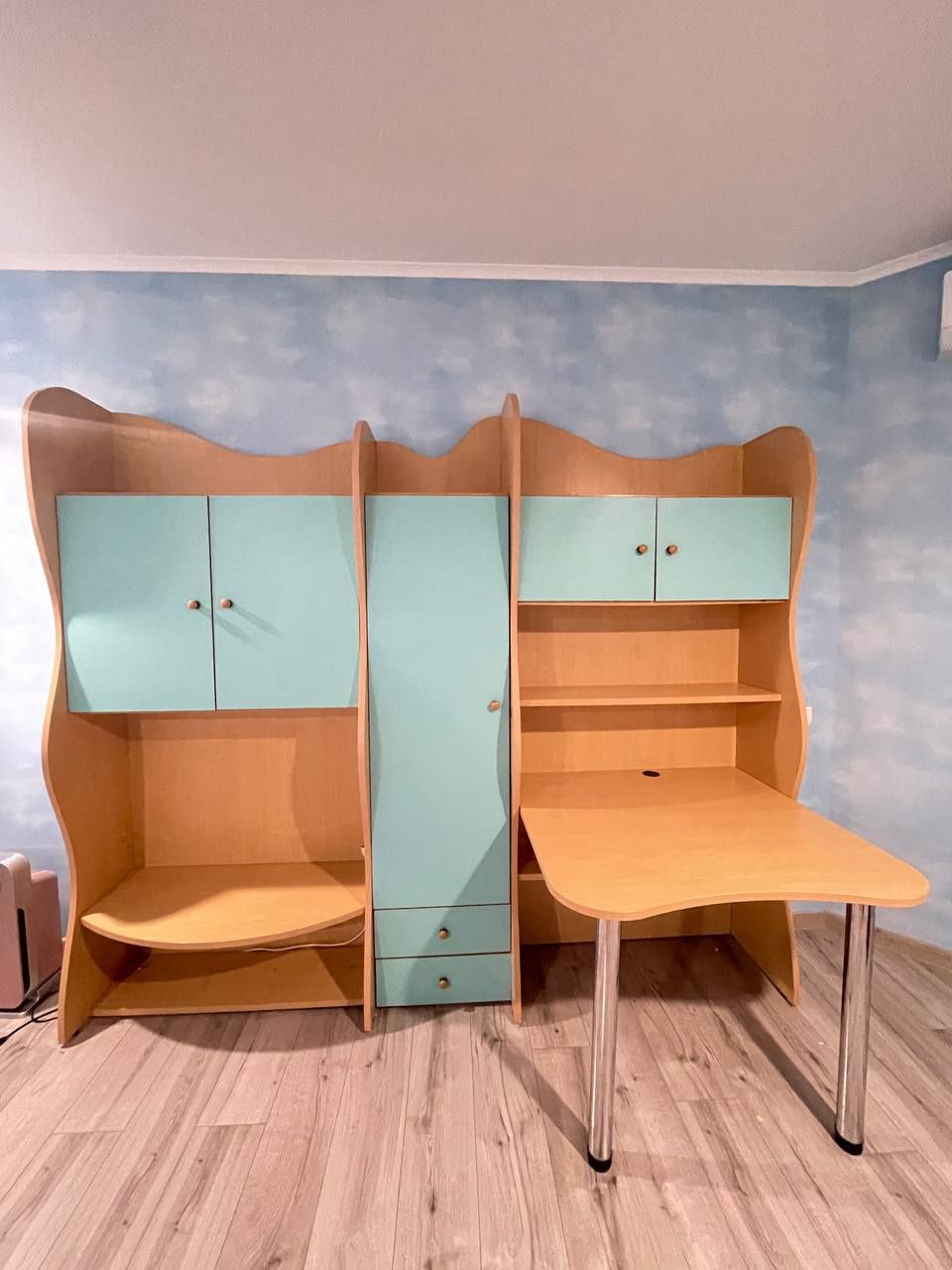 Меблевий комплект дитячо- підлітковий