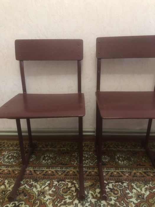 Продам металеві стільці.