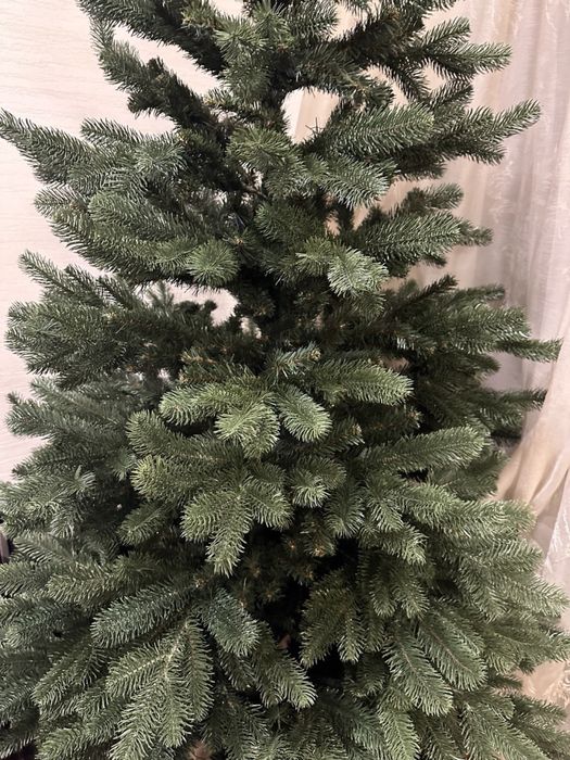 Ялинка новорічна