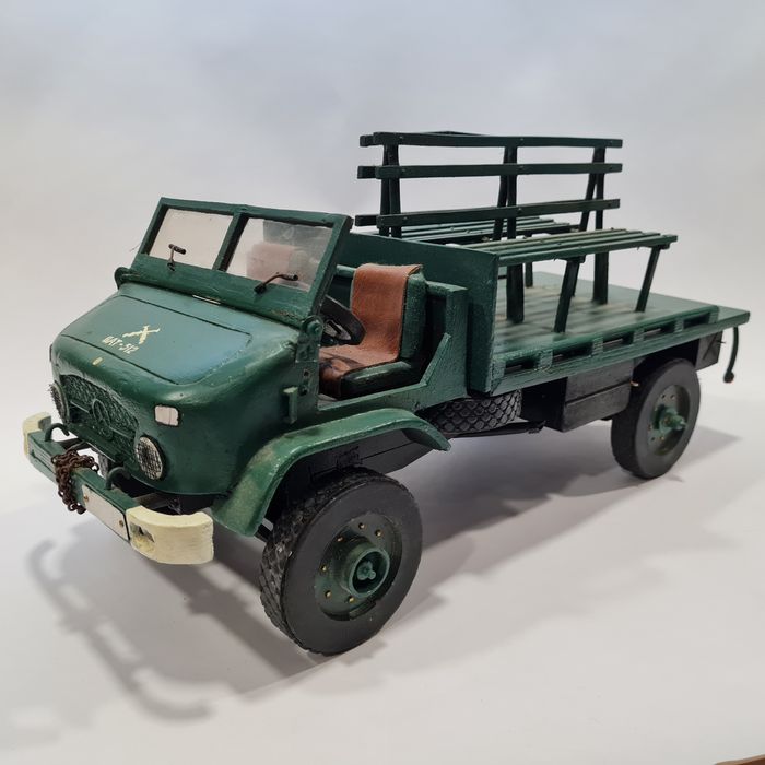 Grande Camião Militar Unimog em madeira de fabrico artesanal