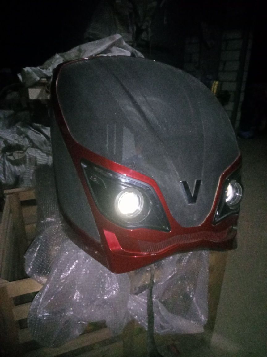 Maska kompletna Valtra N 134 bez spękań bi halogen bordowa