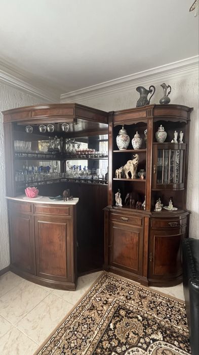 Bar em madeira maciça — peça de canto, excelente estado