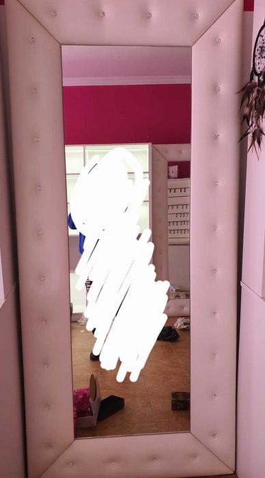 Espelho branco com botões swarovski