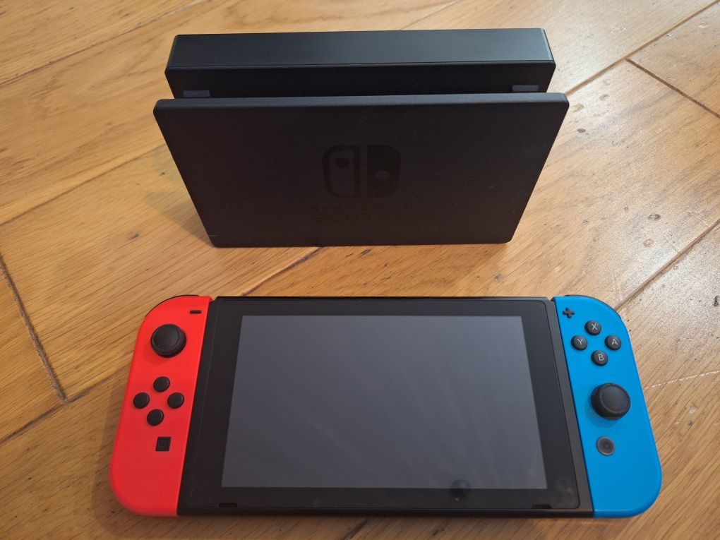 Konsola Nintendo Switch - zestaw z grami, kartą pamięci