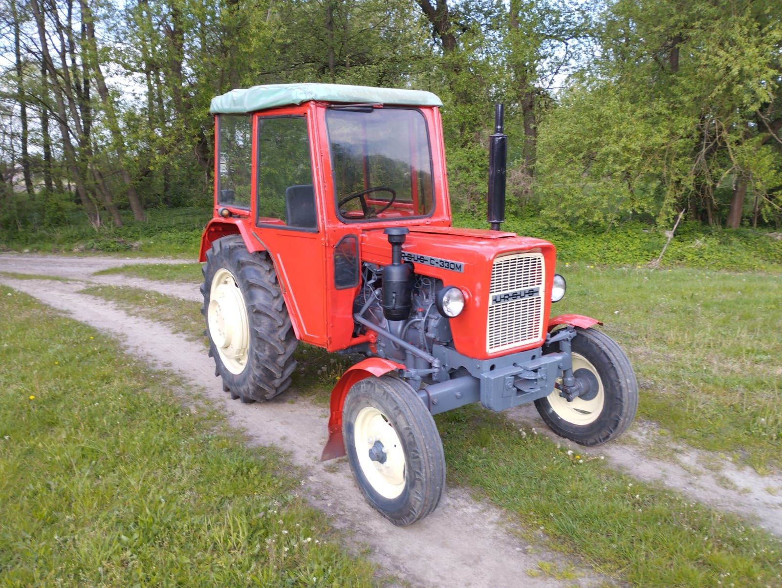 Traktor  URSUS C330