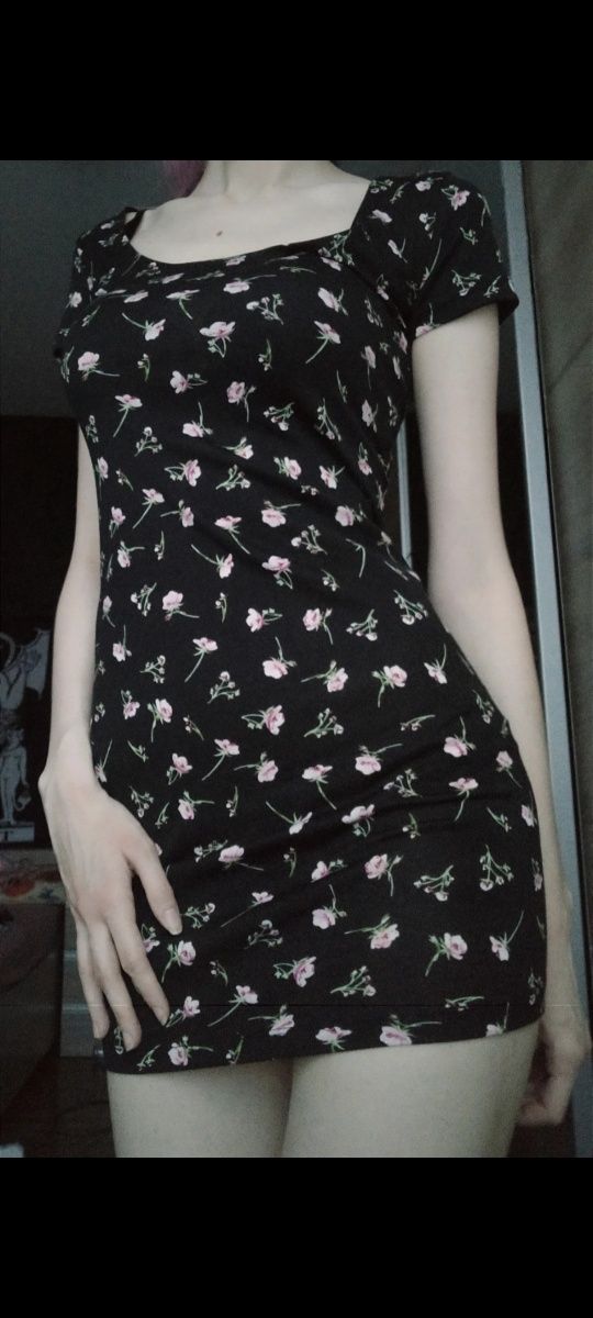 sukienka mini w kwiatki xxs