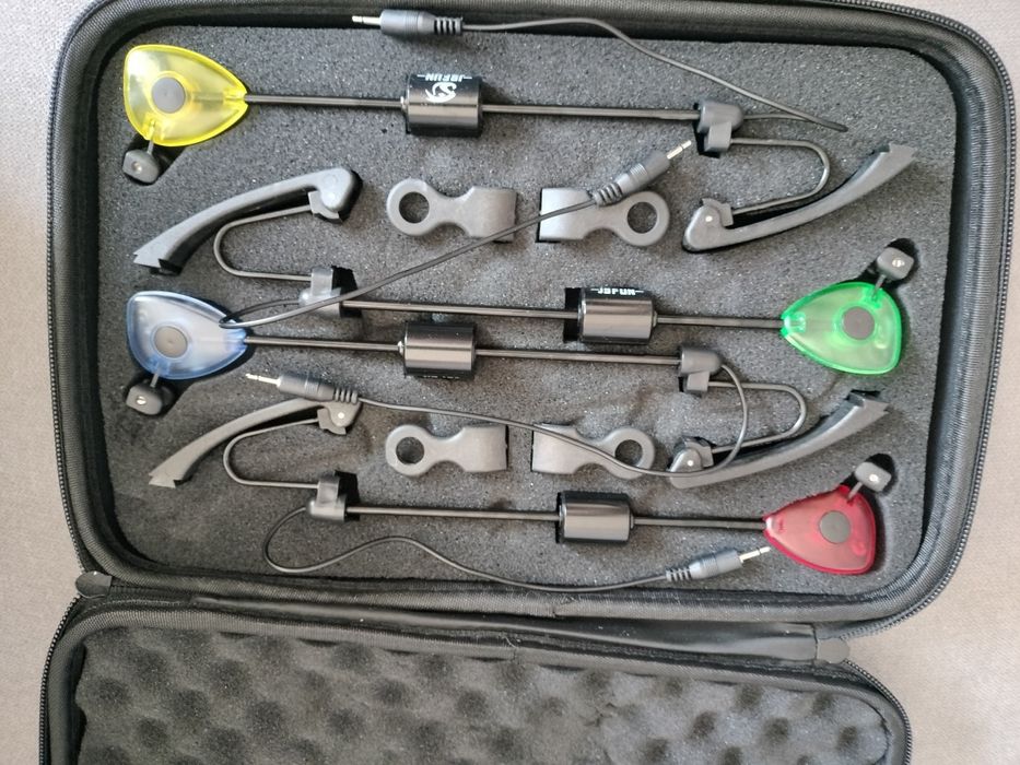 Swingery zestaw 4szt z podświetleniem LED sygnalizatory brań