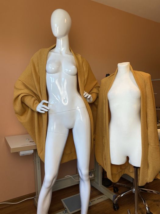 Manekin damski calopistaciowy biały mało używany jak nowy