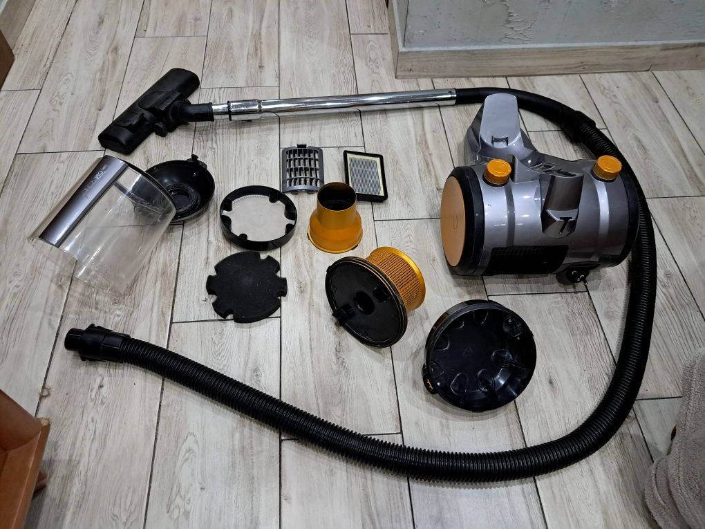 CLATRONIC 2200W odkurzacz bezworkowy