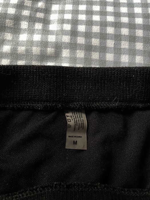 жіночий чорний купальник