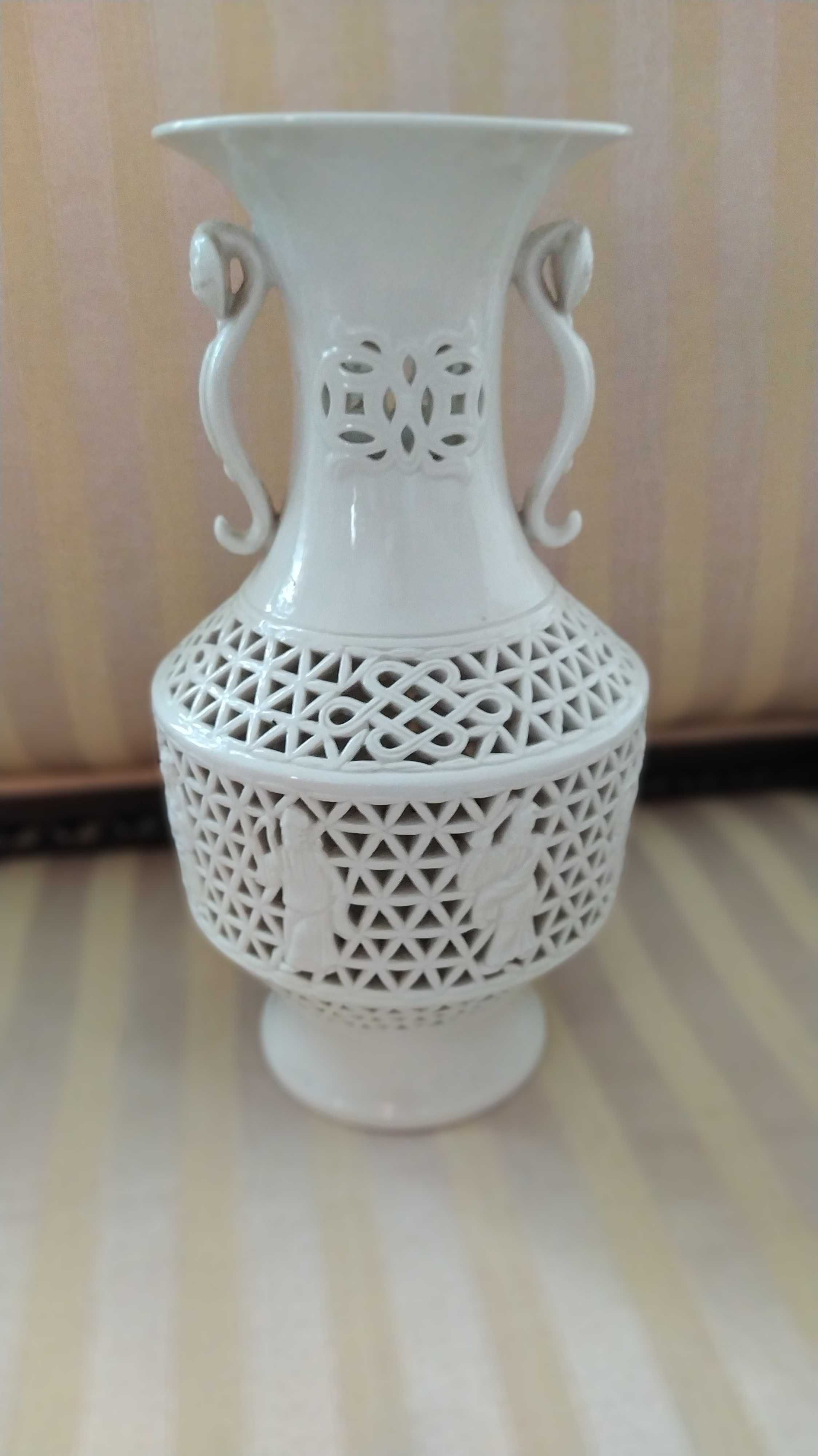 Jarra em Porcelana Blanc de Chine - Porecelana Chinesa---27 cm
