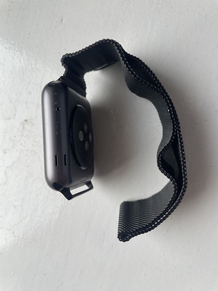 Piękny smartwatch Apple jedynka w bdobrym stanie dawca polecam