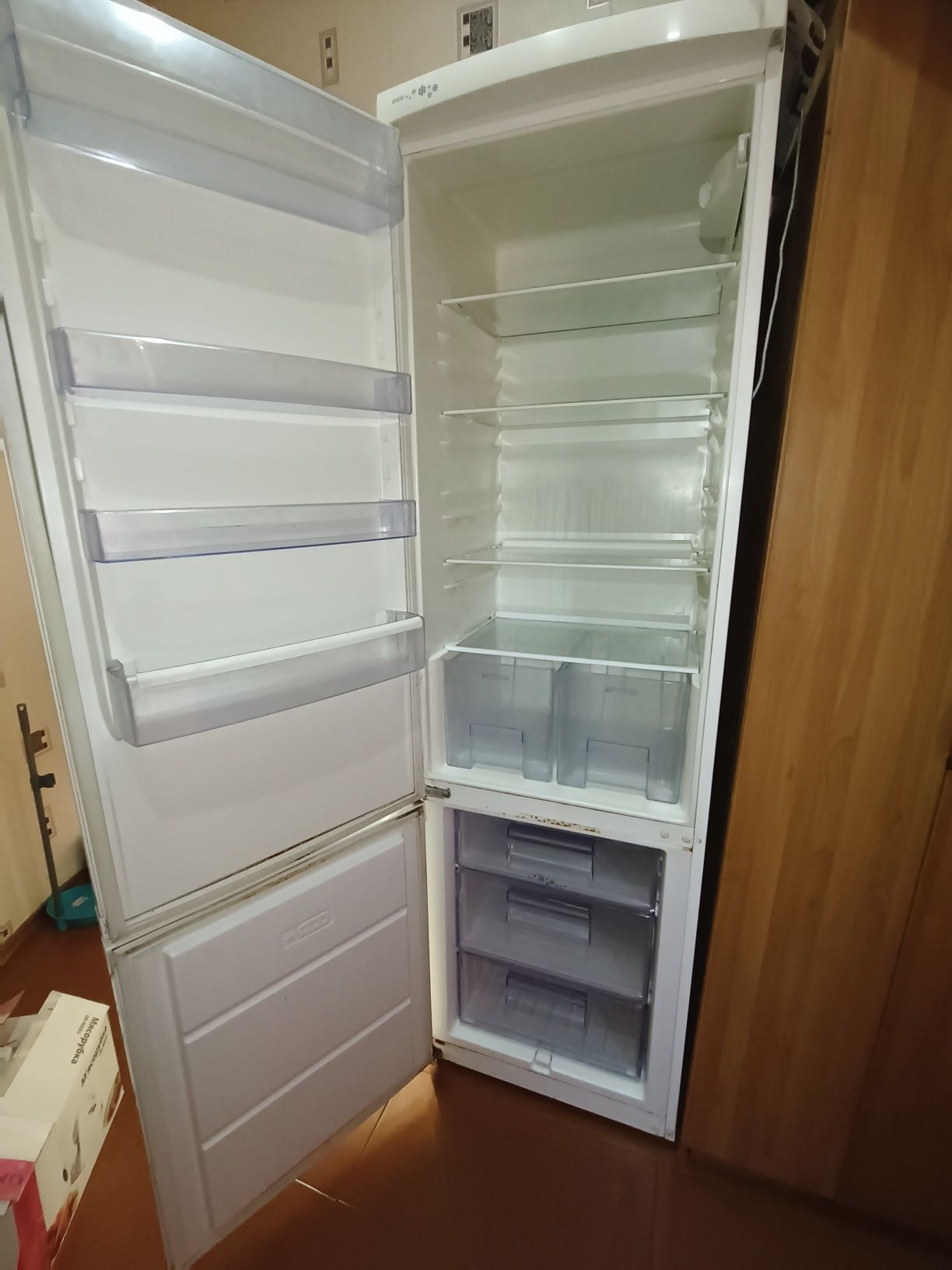 Холодильник Zanussi