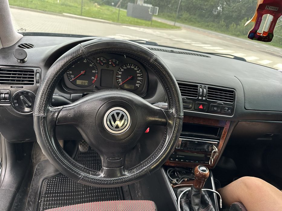 Фольсваген Бора / 1.6 Бензин