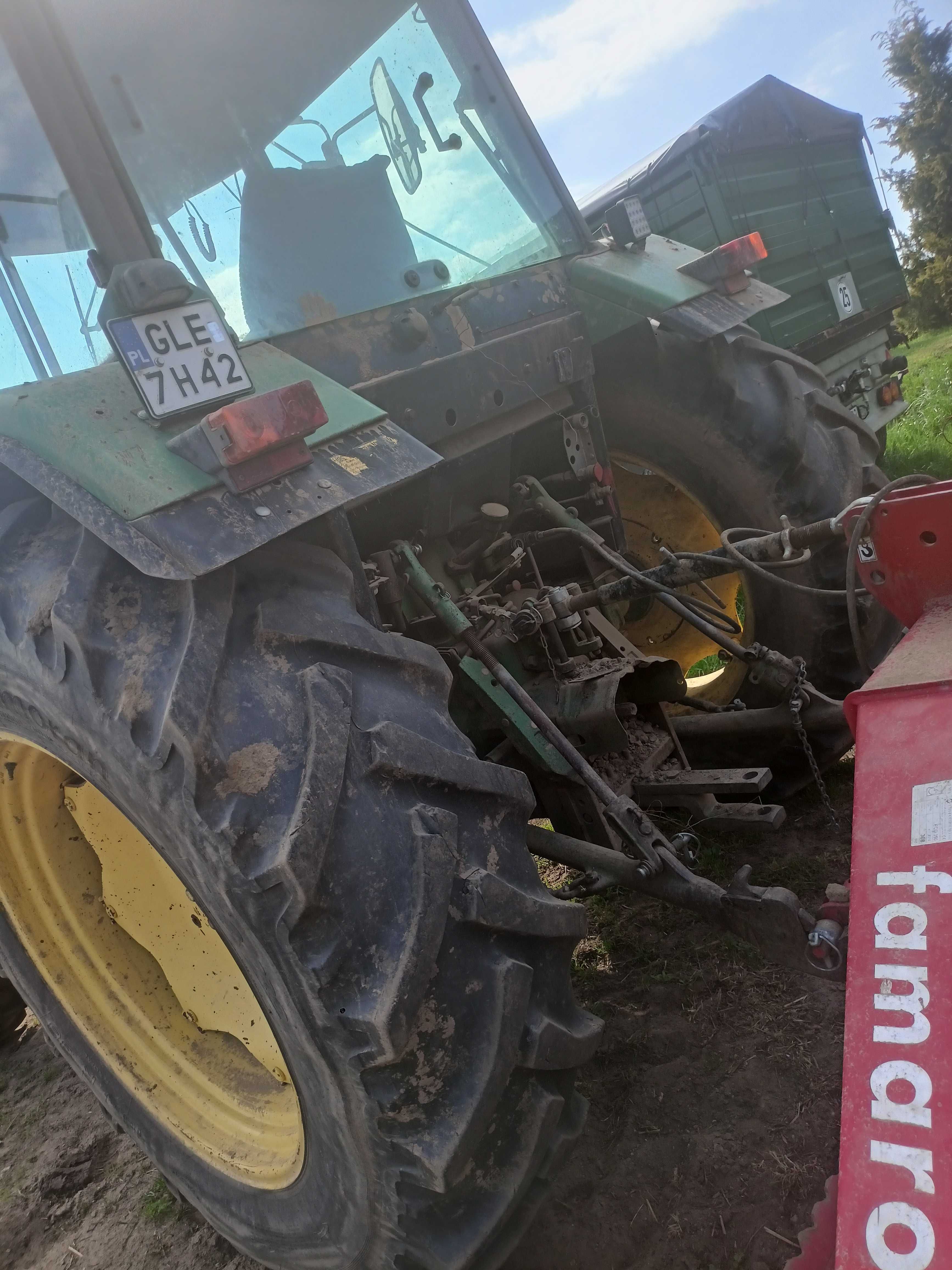 John Deere  3140