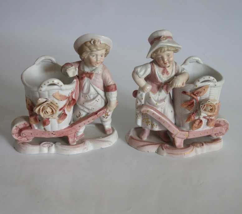 Komplet starych figurek porcelanowych.