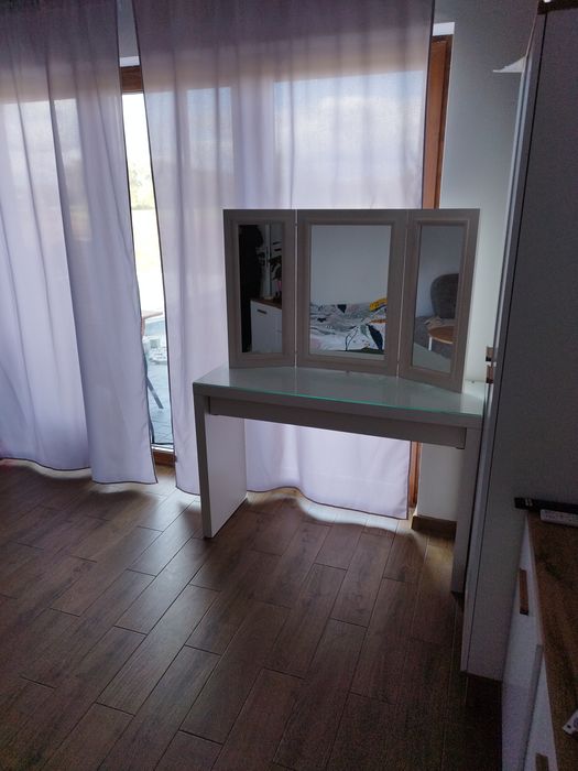 Sprzedam toaletkę biurko z lustrem