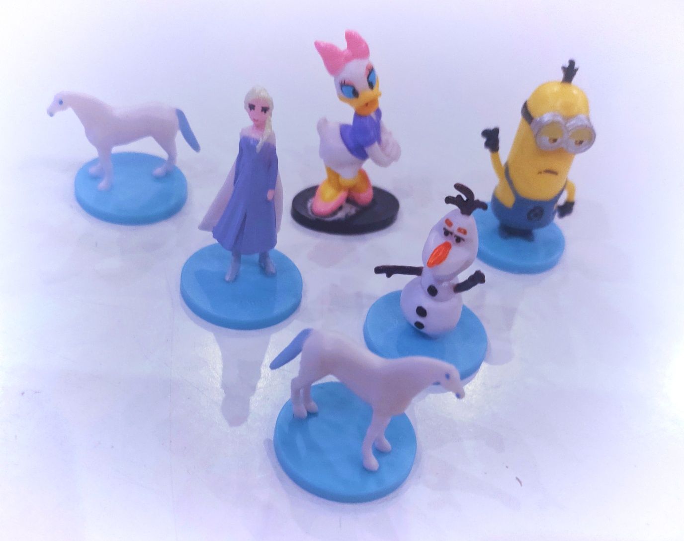 Zestaw Dekora Disney 3-3,5cm zabawka, na torty Elza, Minionki, M. M.