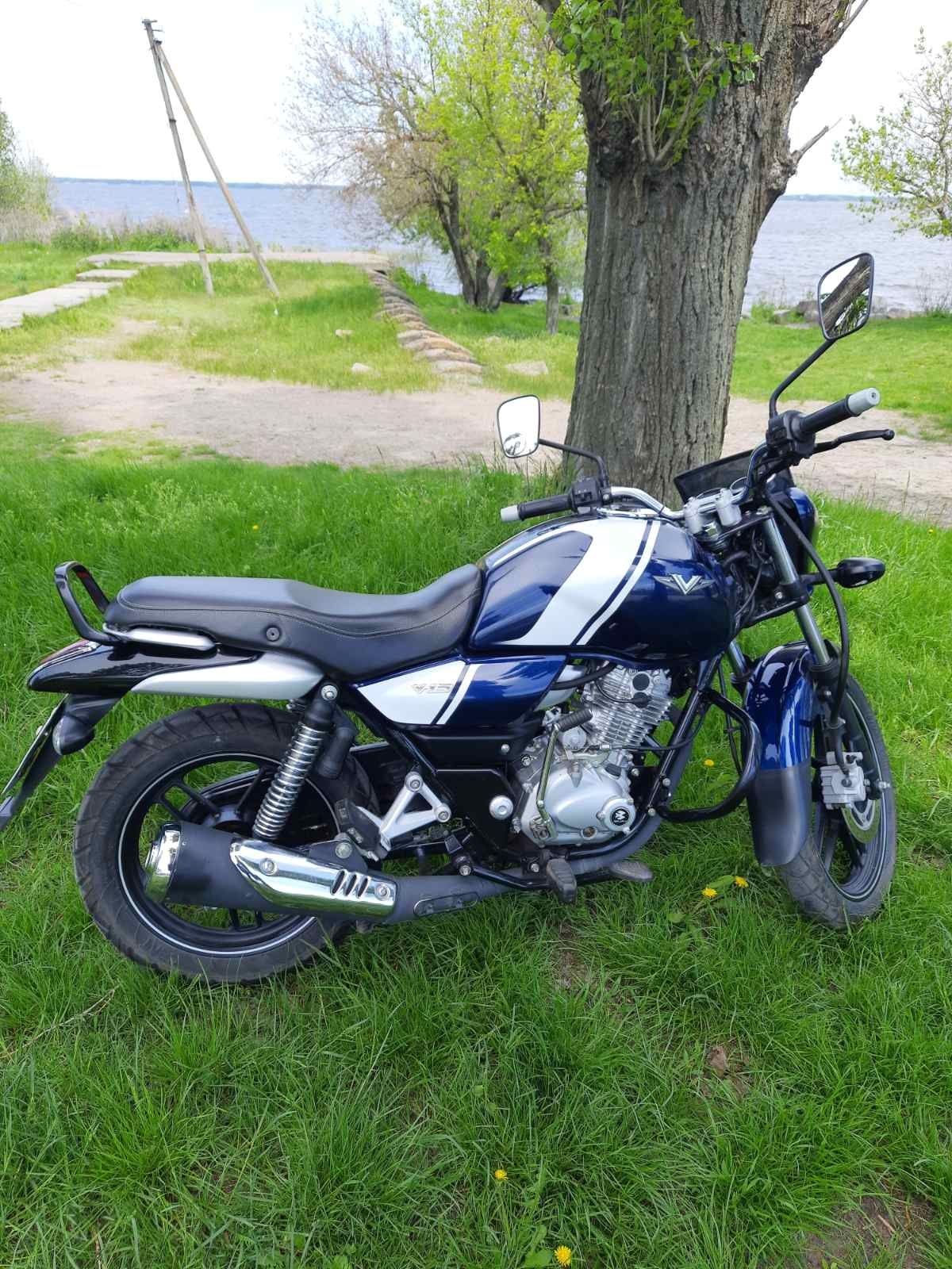 Продам мотоцикл Bajaj v15