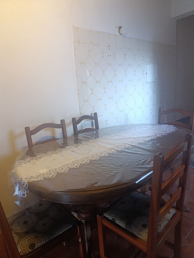 Mesa de Jantar Extensível com Cadeiras