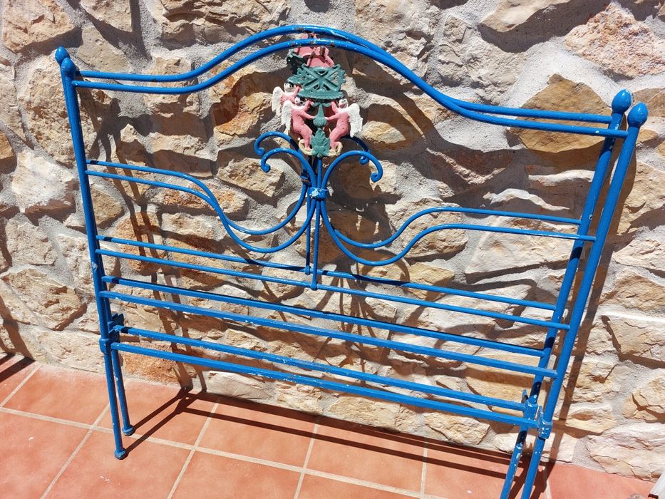 Cama de ferro antiga