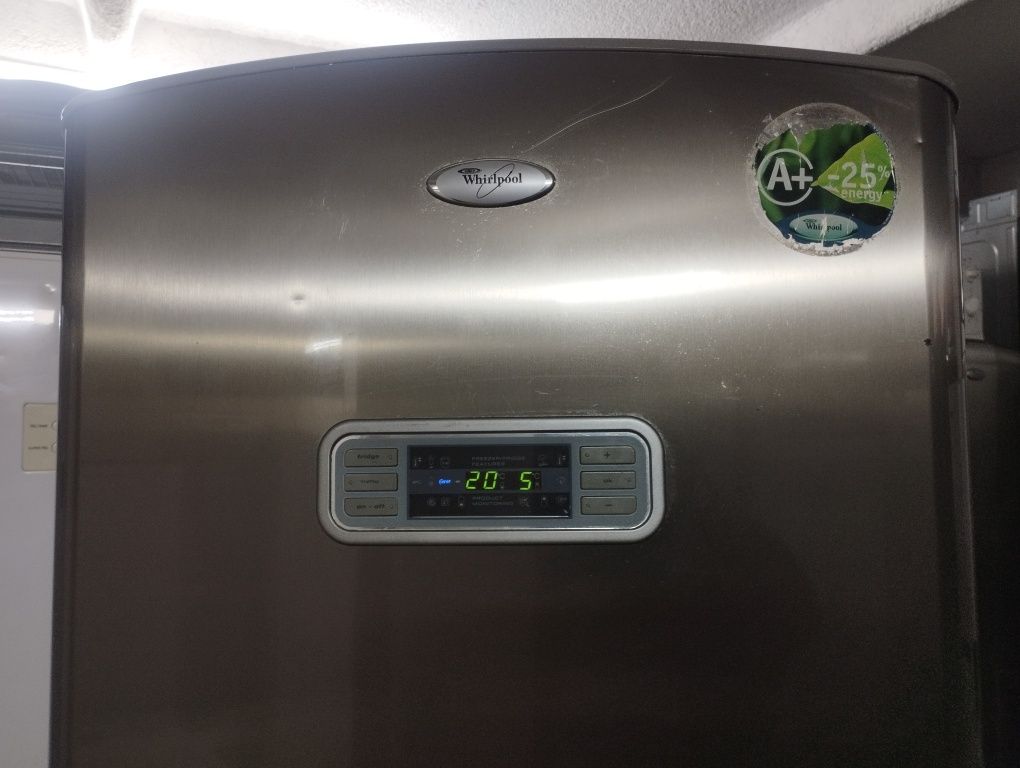 Холодильник з морозилкою Whirlpool  Нержавійка