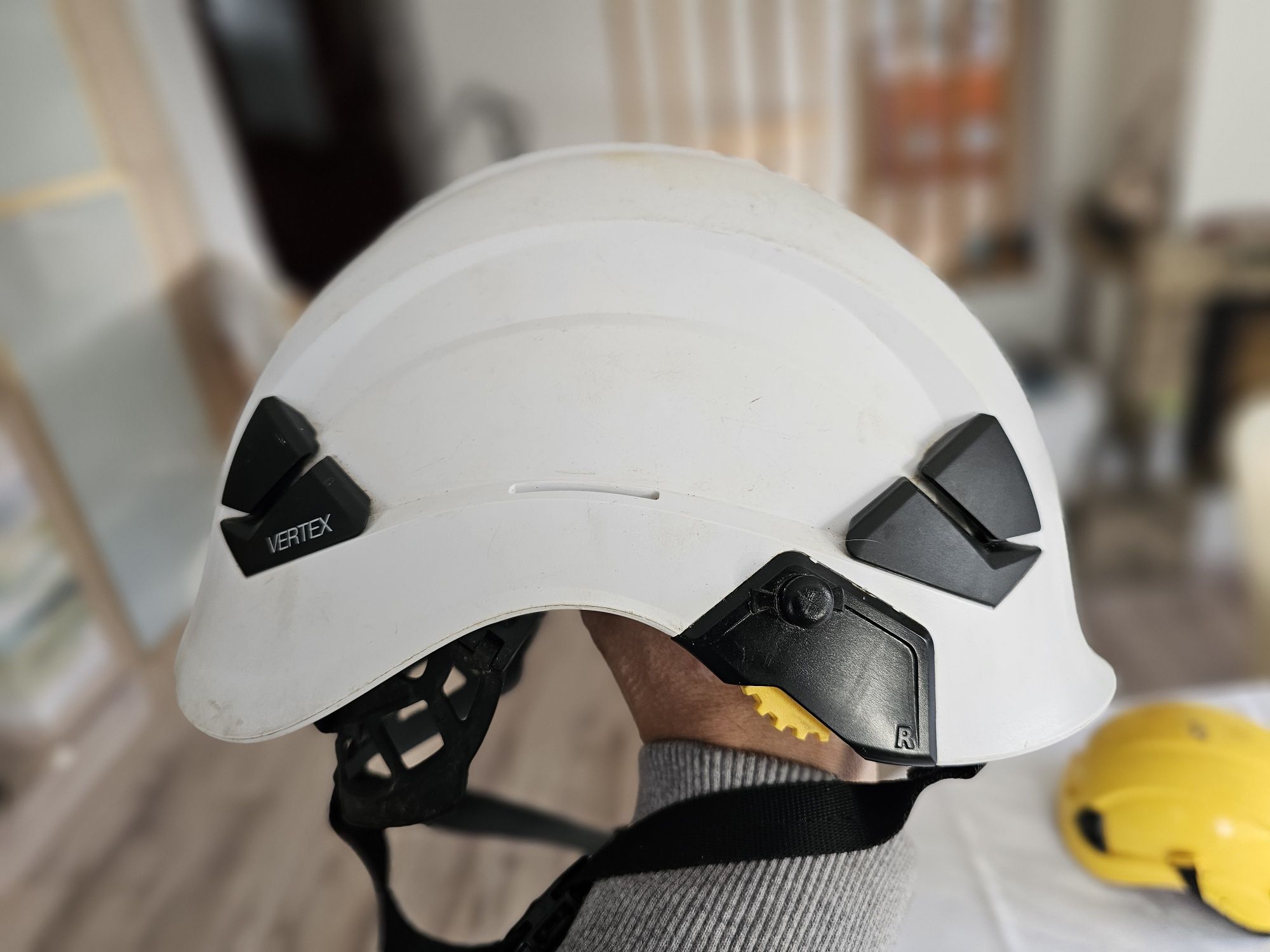 Petzl Vertex kask hełm ochronny biały