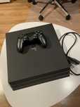 Konsola Ps4 pro + pad + kabel zasilający + gry