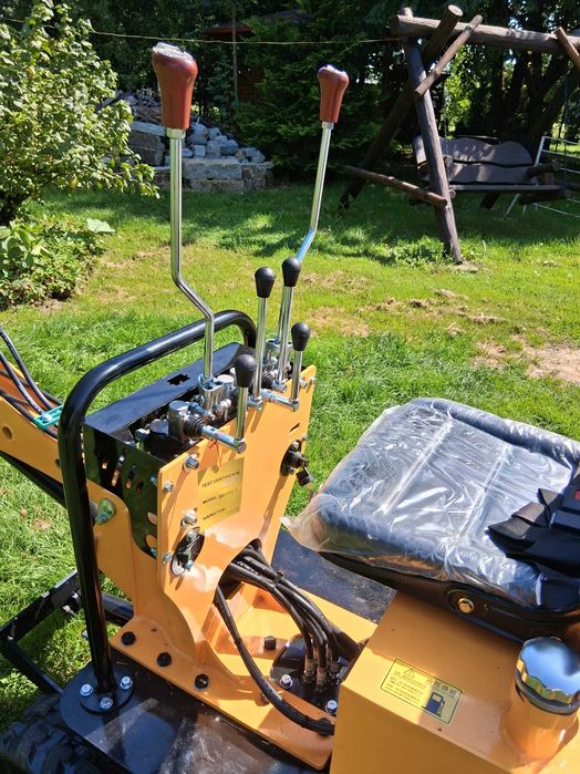 Mini koparka gąsienicowa-nowa