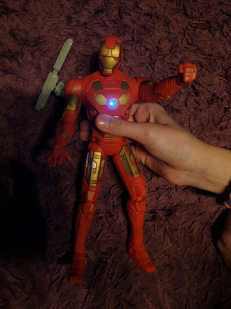 Duża figurka IRON Man (29cm) Avengers +światło LED