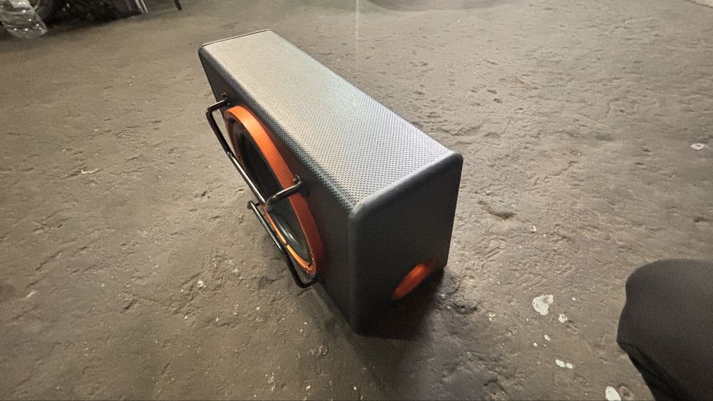 Сабвуфер з підсилювачем в авто