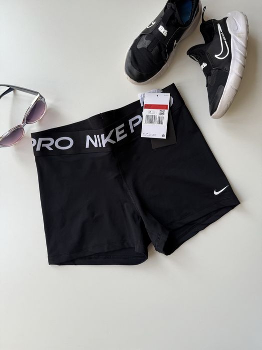 Спортивні шорти nike