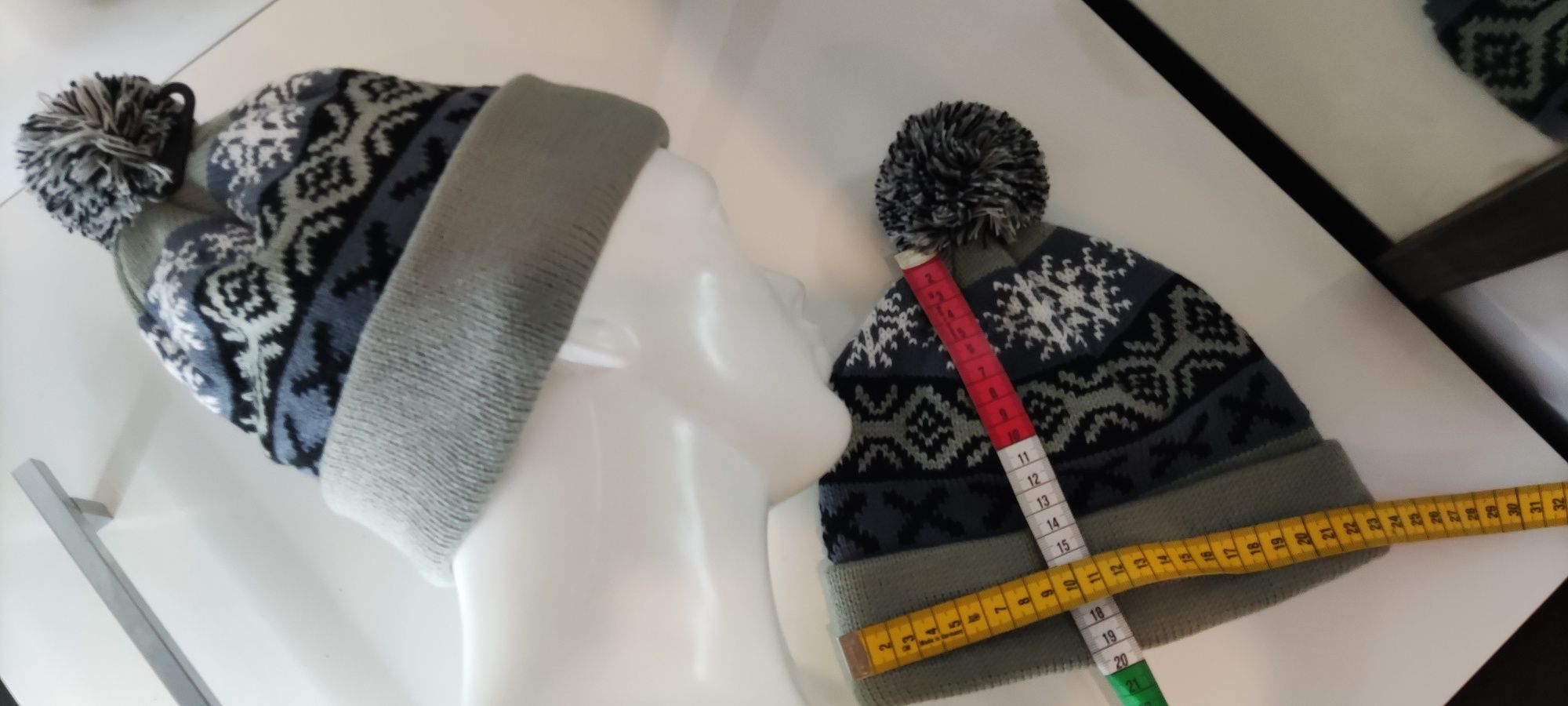 Nowa czapka zimowa ciepła pompon unisex motywy Zimowy