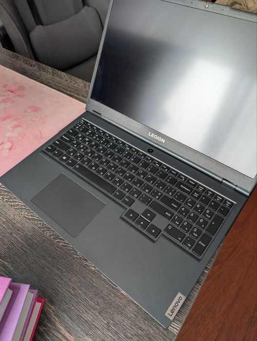Lenovo Legion 5 (1660 ti, ryzen 4600h, 16 RAM)