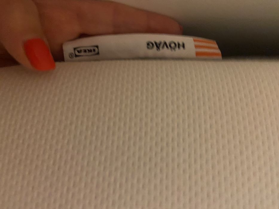 Ikea Malm (90x200) com duas gavetas, estrado e colchão.