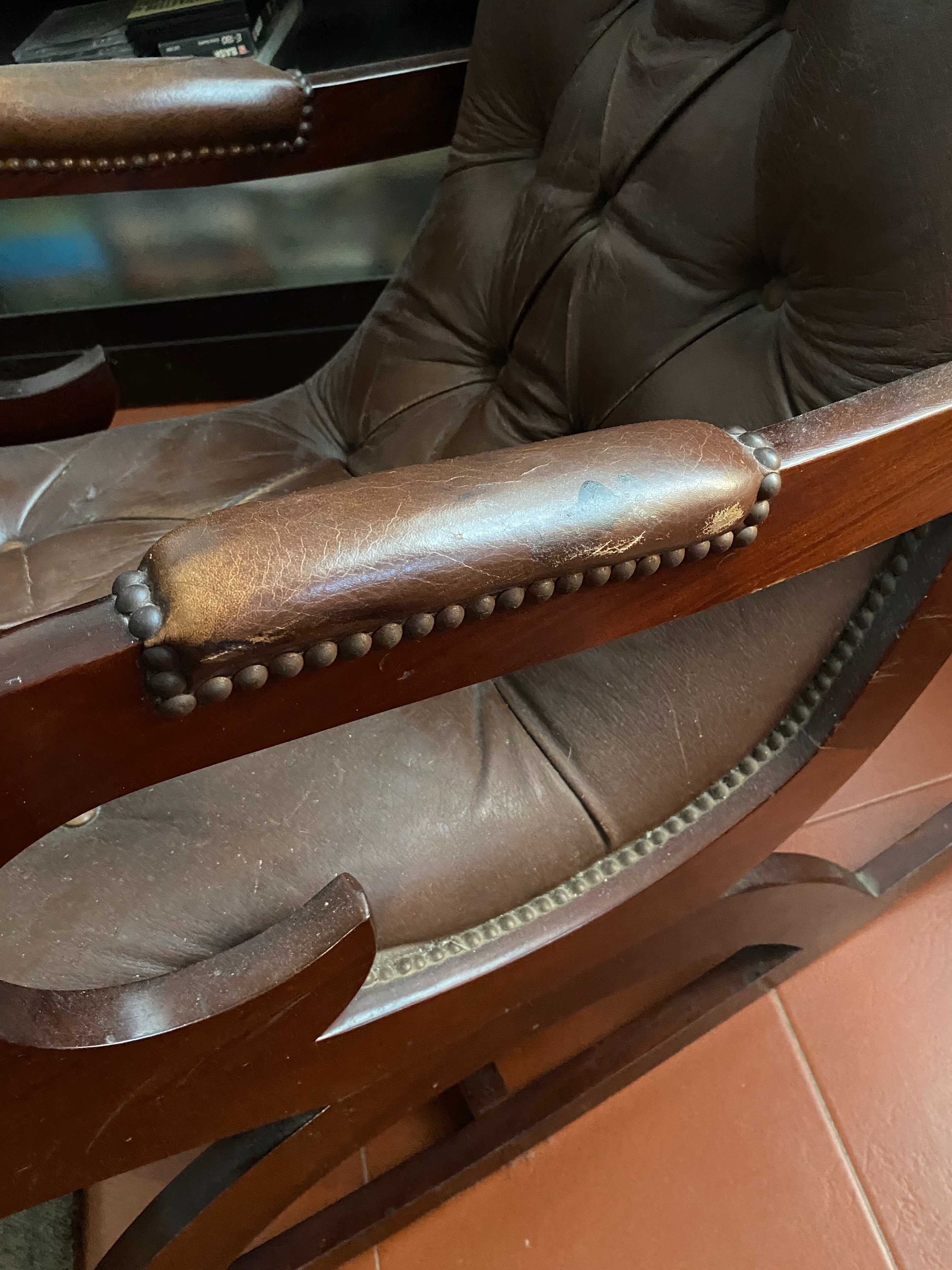 Cadeira de baloiço Chesterfield antiga