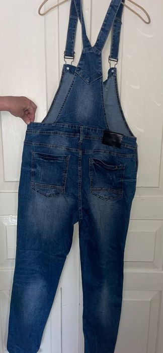 Жіночий комбінезон