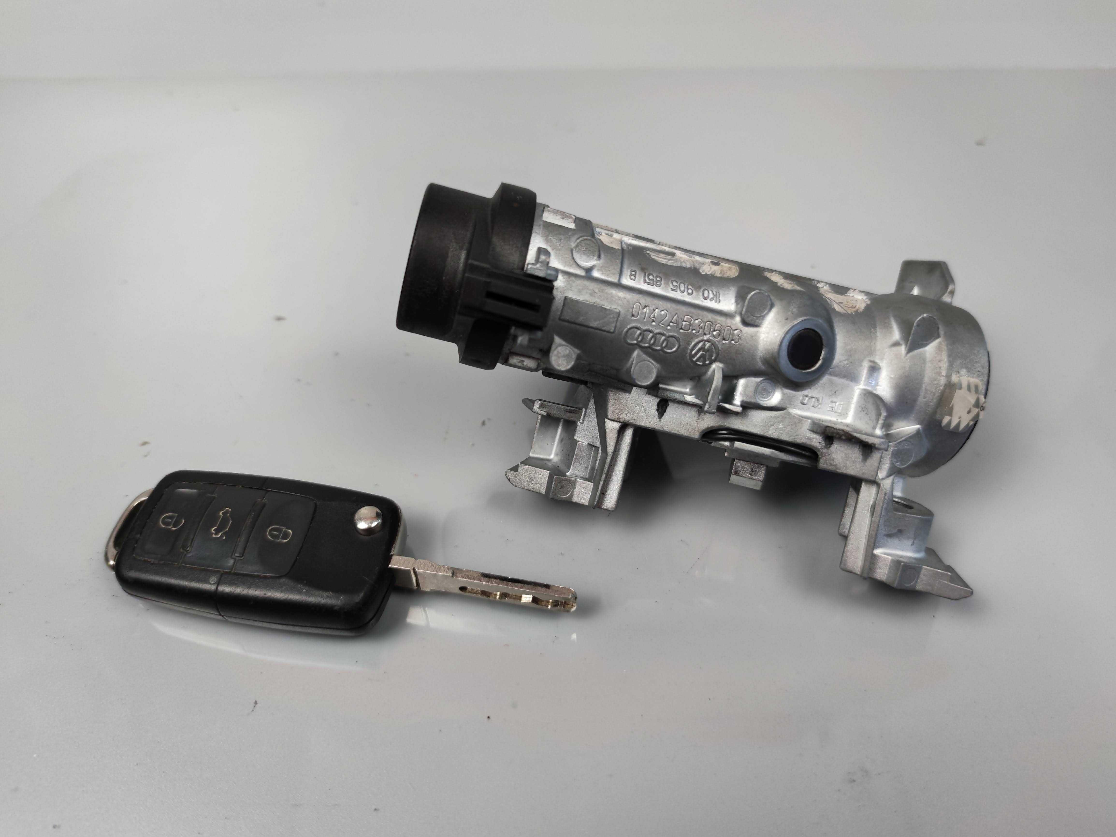 Замок зажигания Skoda Octavia A5  1K0905851B, 1K0903865A