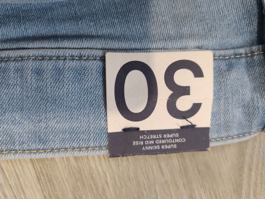 Оригінальні джинси GAP Mid rize universal jegging розмір М (10/30)
