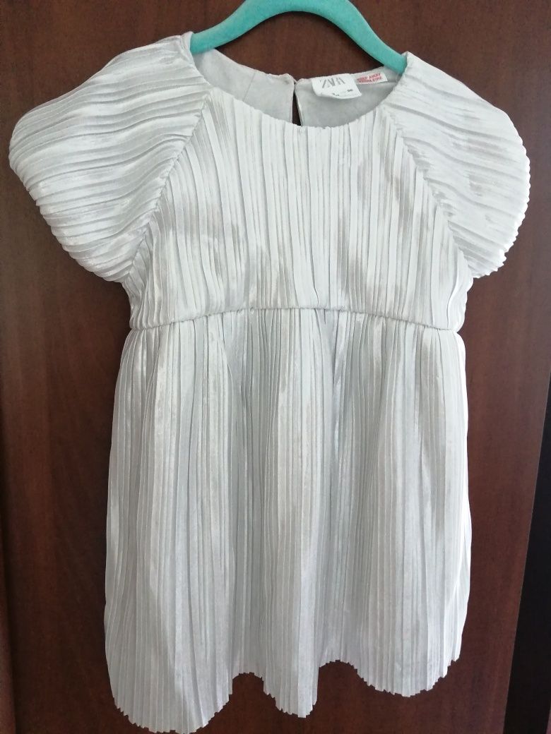 Sukienka Zara 98 plisowana srebrna