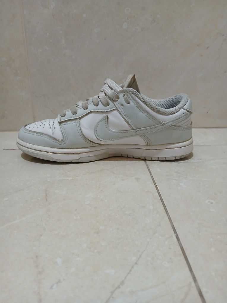 Nike dunk low cinzento.