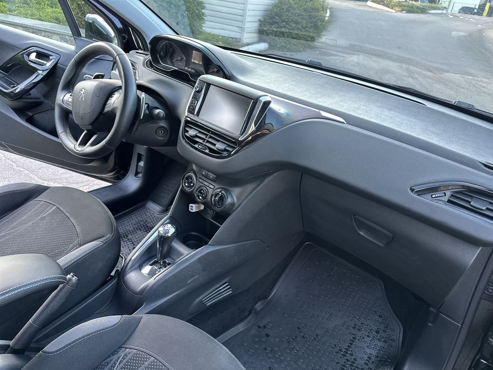 Peugeot 208 1.2 автомат